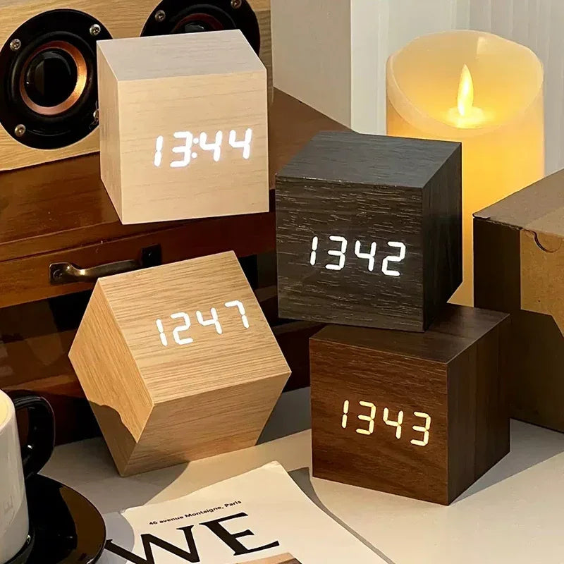 Réveil numérique en bois – affichage température et contrôle sonore