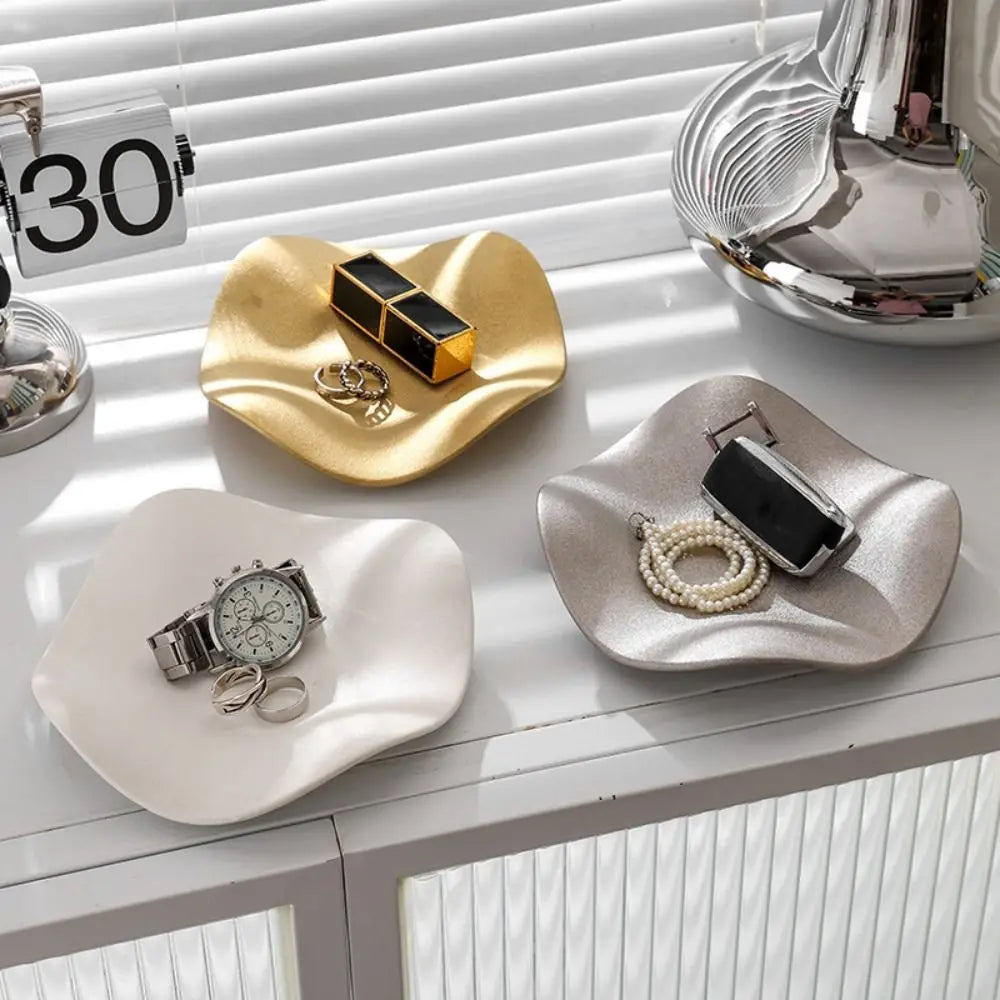 Plateau en céramique en forme de fleur irrégulière – Rangement élégant pour clés, bijoux et petits objets